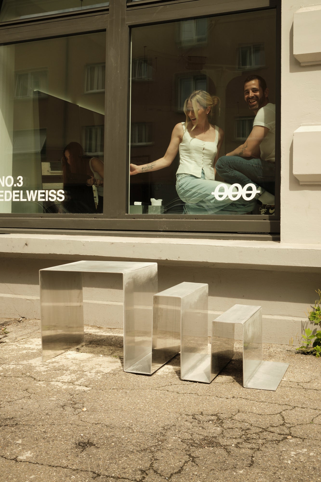 Dehgraf x Sirokris: Coffe Table Aluminium
