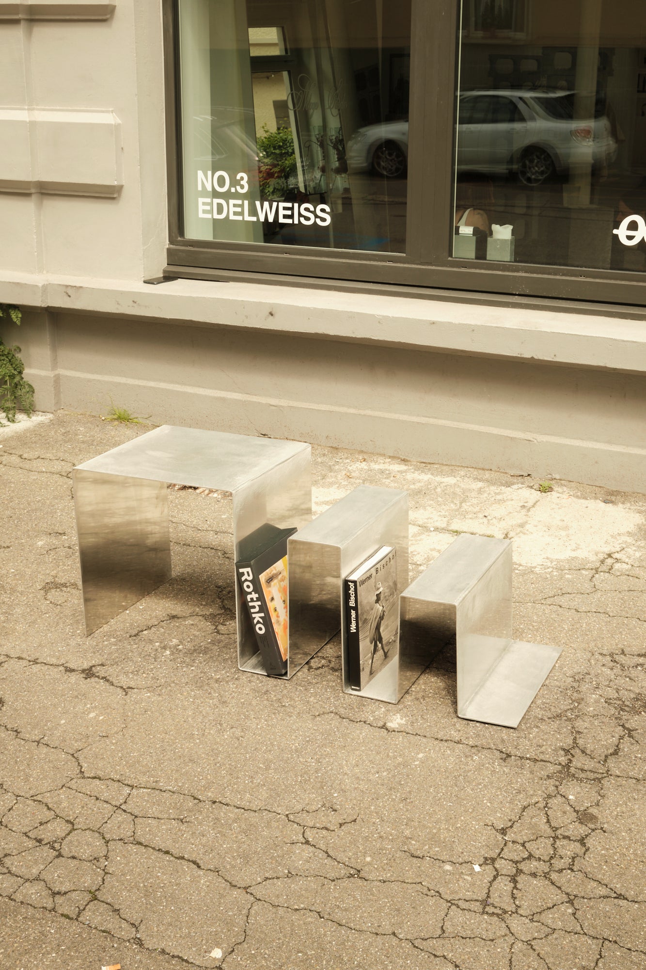 Dehgraf x Sirokris: Coffe Table Aluminium