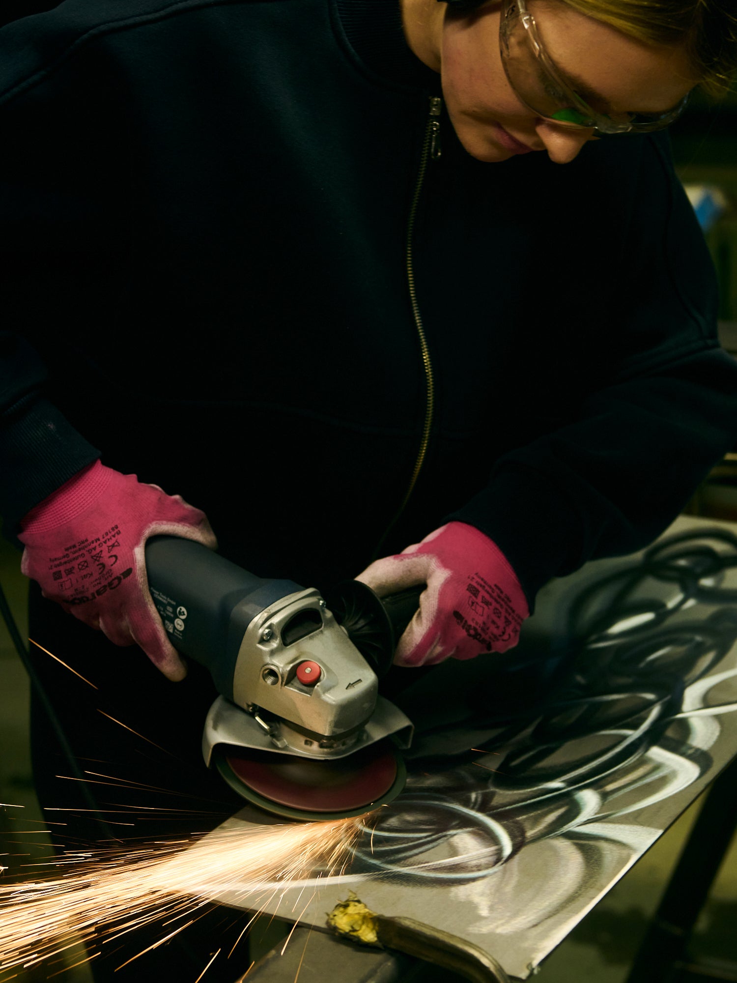 Craftsmanship in detail — SIROKRIS atelier Zurich, finishing recycled steel with care and precision by hand.